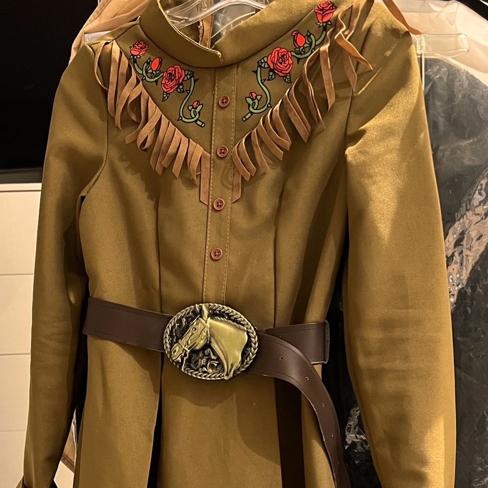 Girl’s cowgirl costume